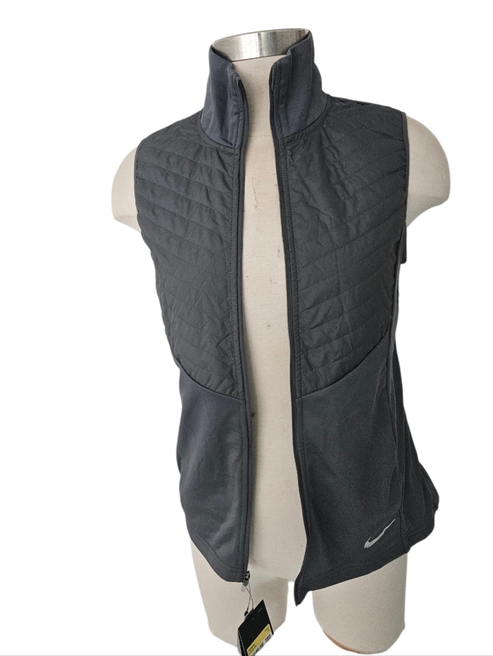 NWT Nike Women's Dark Gray Quilted Hybrid Vest - Picture 6 of 8